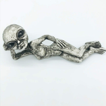 Alien Statue - liegend